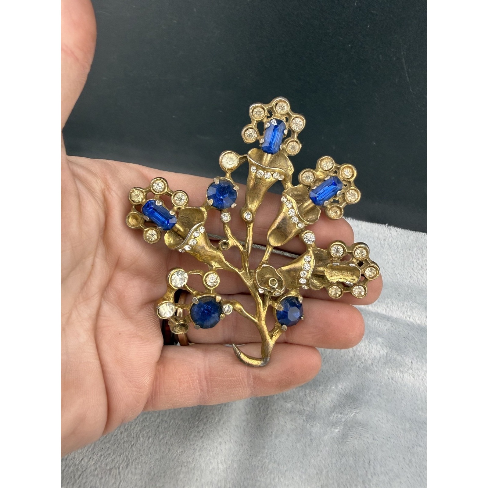 Vintage Pot Metal Brooch Gold Tone Blue Rhinestone Read